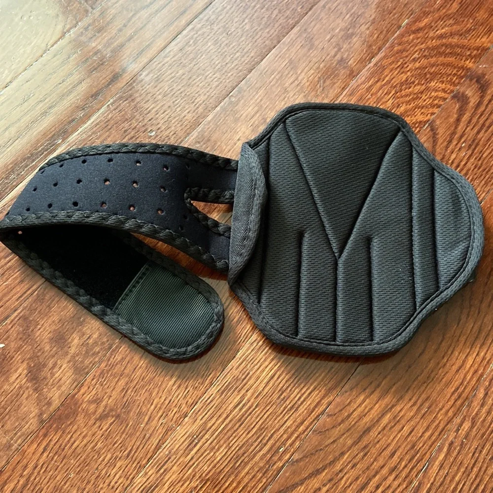 5/$15! Armpocket-Phone/ID/Card storage - Picture 3 of 3